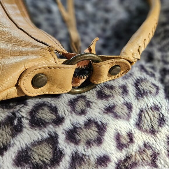 Maurizio Taiuti | Soft Yellow Leather Bucket Shoulder Bag City Vibe Style - Picture 7 of 15